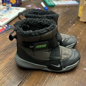 Nike toddler boots size 11 new